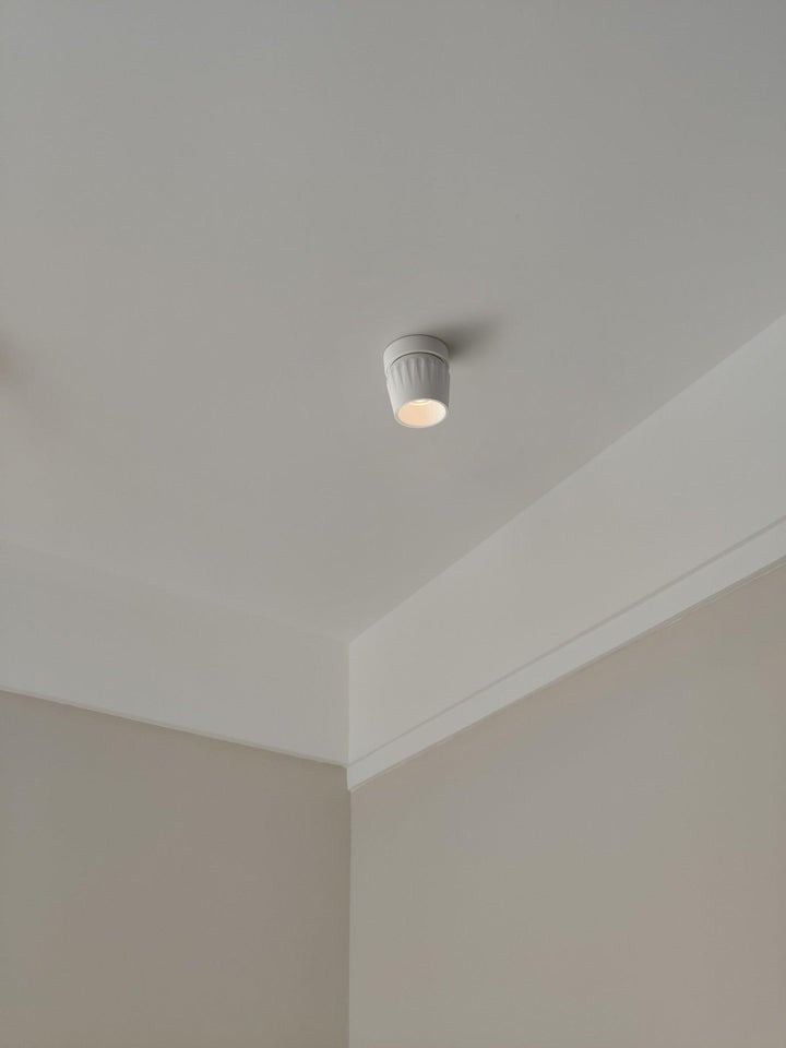 Adjustable Ribbed LED Ceiling Spotlight – 12W, 3000–6000K