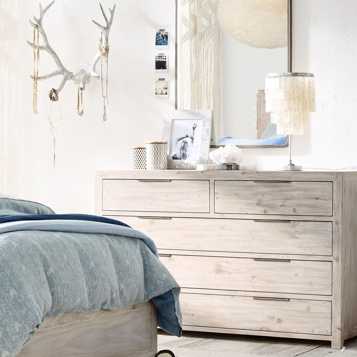 Tiered Shell Table Lamp – Ambient Pearlescent Glow